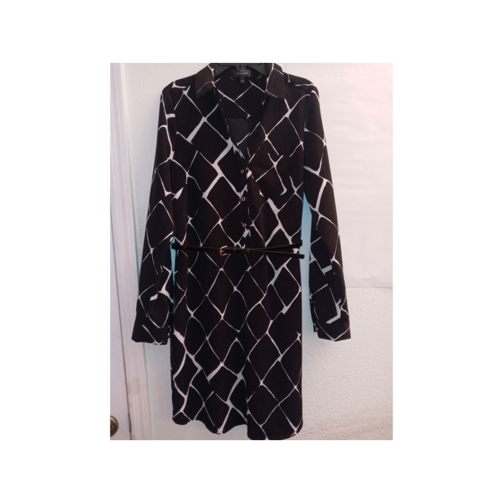 The Limited Dress Shirt Black/White Vneck Adjustable sleeves EUC Size S